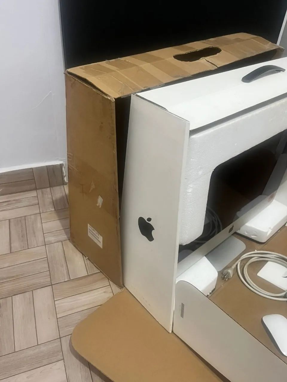 iMac 2017 4k 21,5" 8Gb Intel Core i5 com Teclado Mouse e Caixa - Foto 2