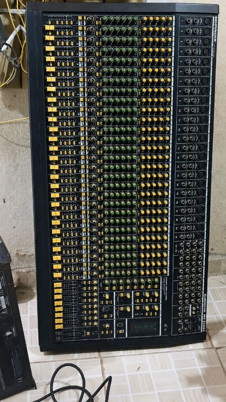 MX3282A, uma mesa de 32 canais. - Foto 2