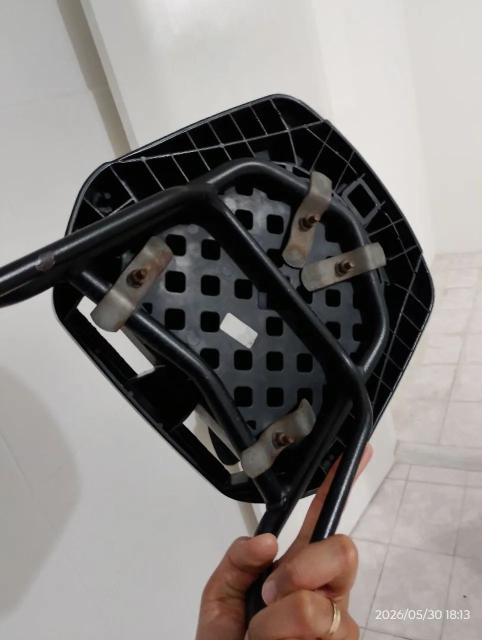 Suporte para bauleto Givi Factor/Fazer 150 - Foto 2