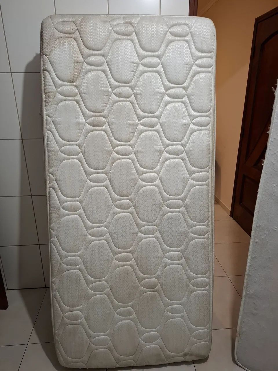 BAIXOU! - Cama com COLCHÃO DE MOLAS,  antiácaro R$180,00 - Foto 3