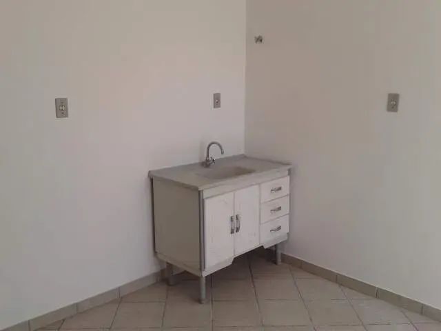 Casa geminada de 01 quarto no Estoril - Foto 4