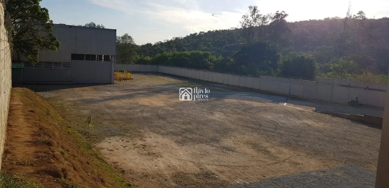 Excelente galpão com terreno de 5.300 M2 com escritório e pátio - Foto 3