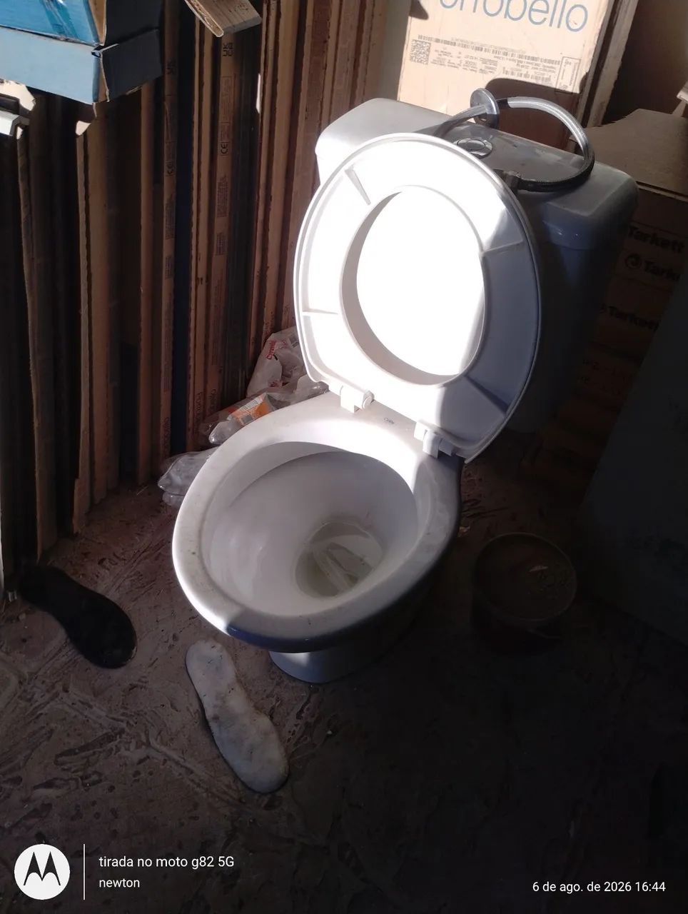 Vaso sanitário com bacia acoplada 