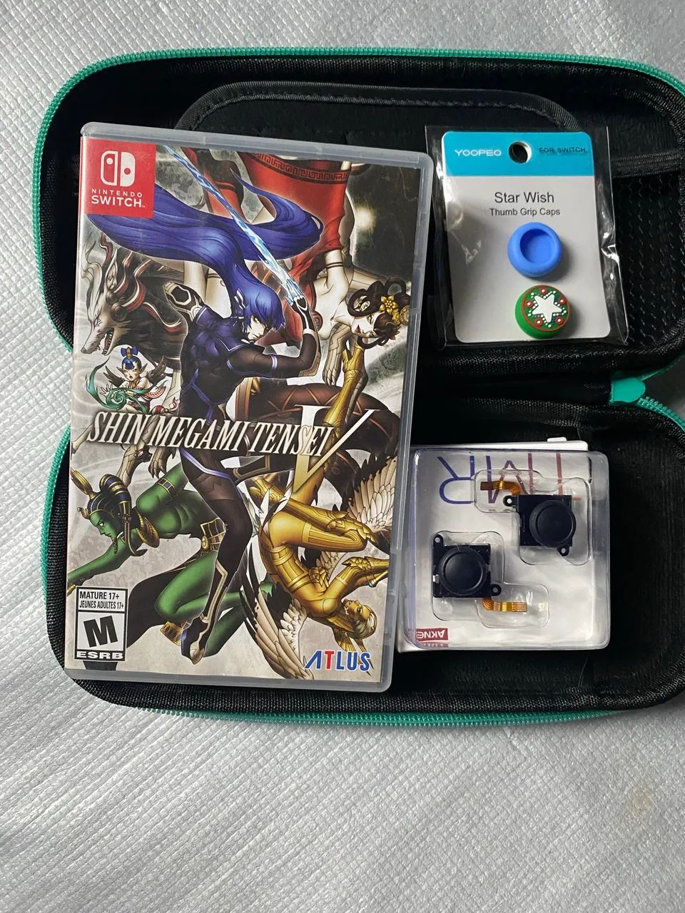Shin Megami Tensei V + Case é acessório 