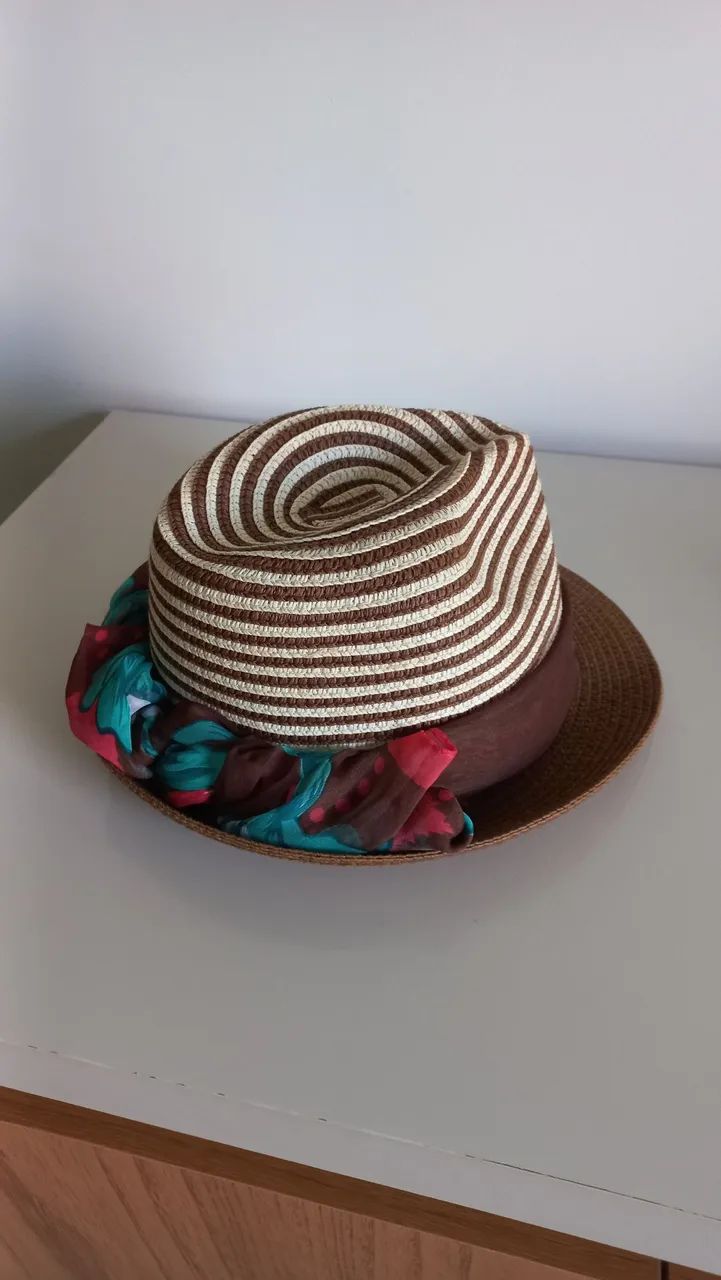 Chapéu de palha feminino