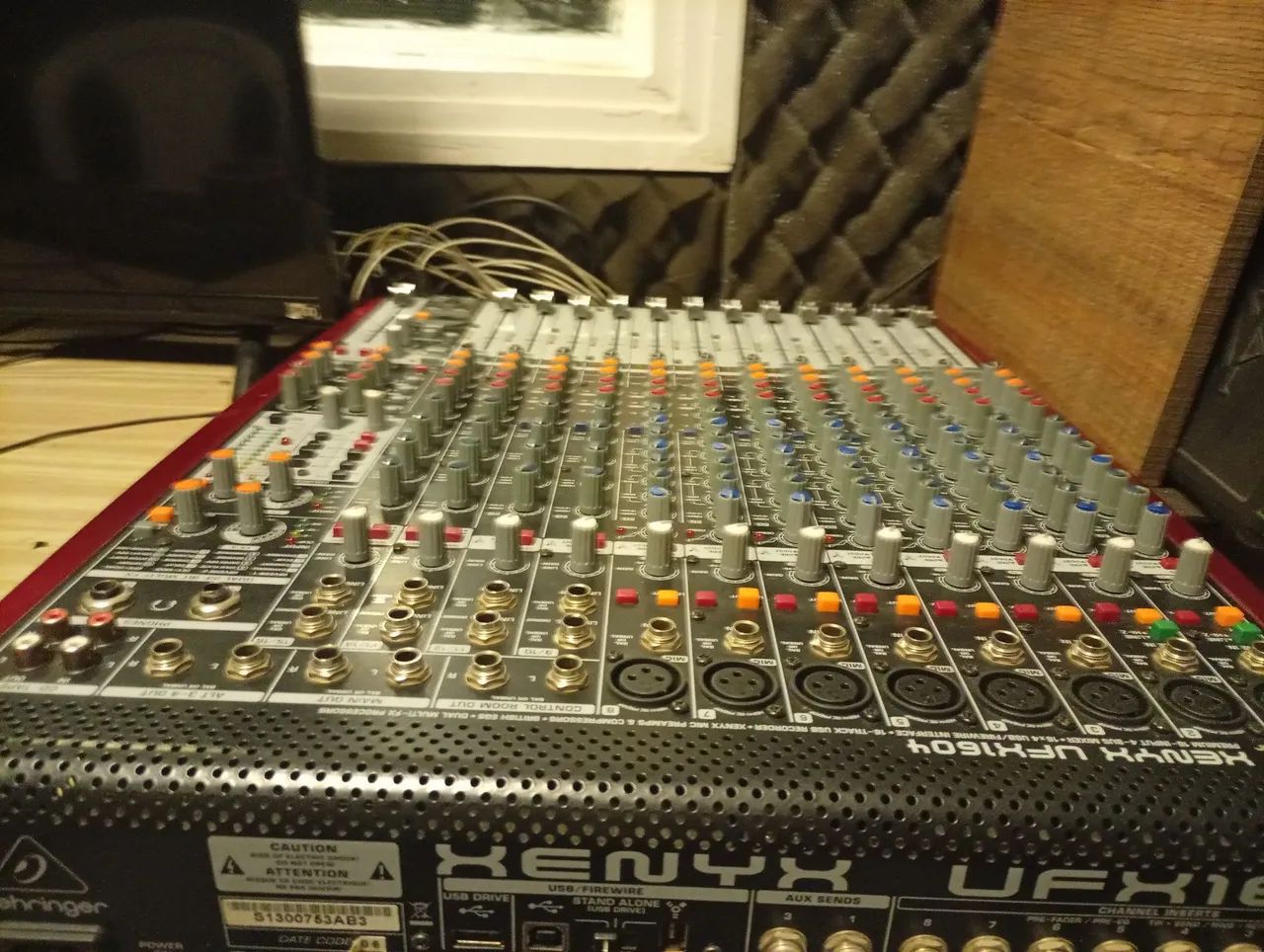 Mesa de som  Behringer 