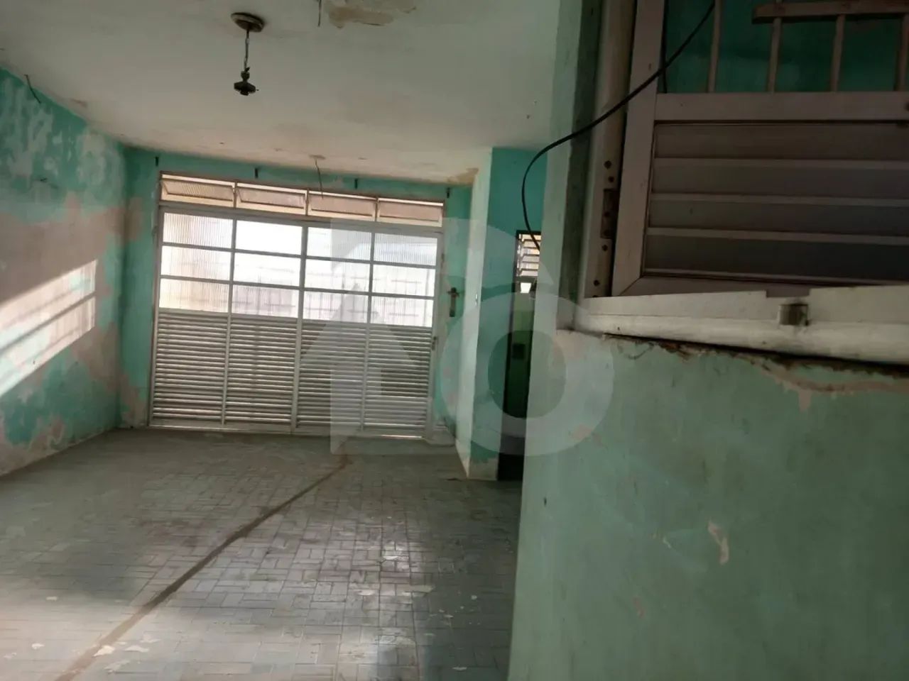 Casa Ampla à Venda no Siqueira Campos com 2/4, 3 Salas e Varanda