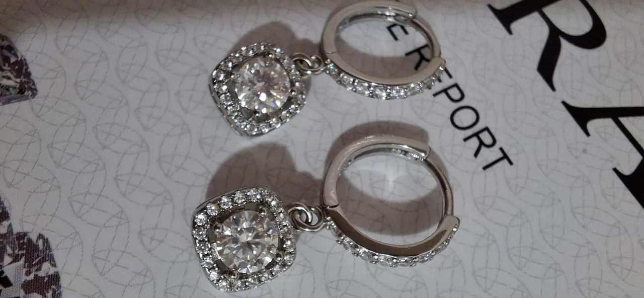 Brinco argolinha moissanite e prata de lei - Foto 3
