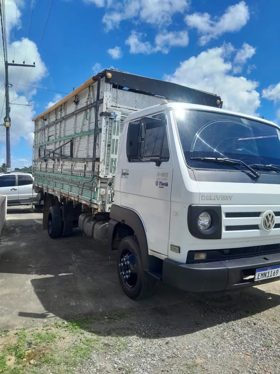 Vendo ou troco caminhão de carga de animais 