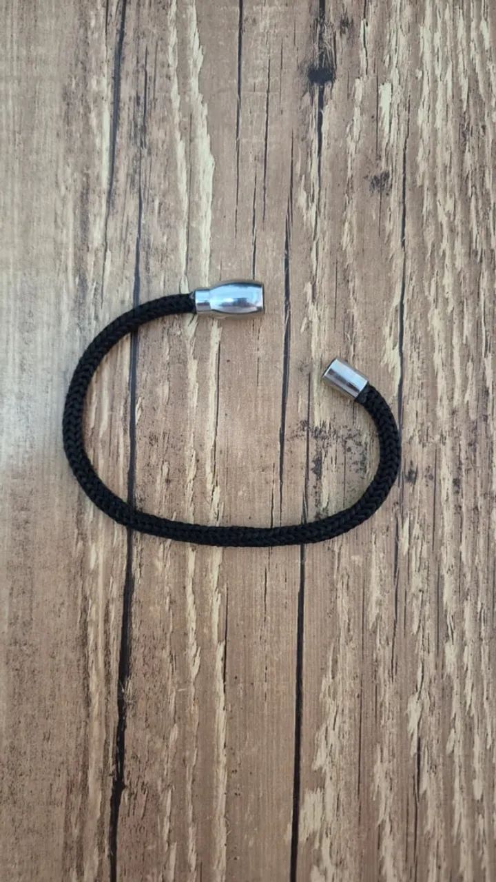 Pulseira de corda com fecho magnético