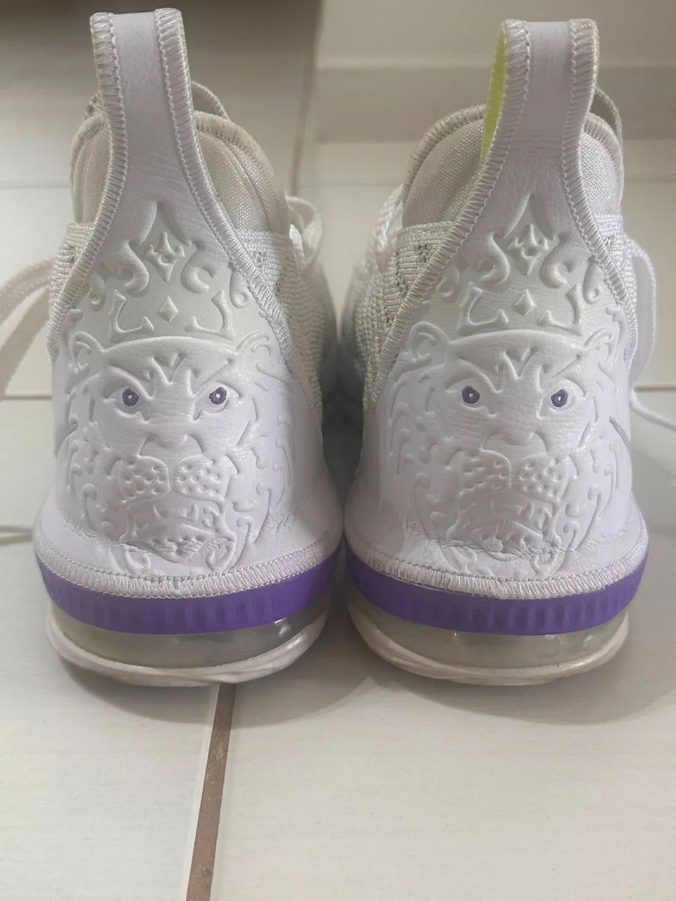 NIKE LEBRON JAMES BUZZLIGHTEAR