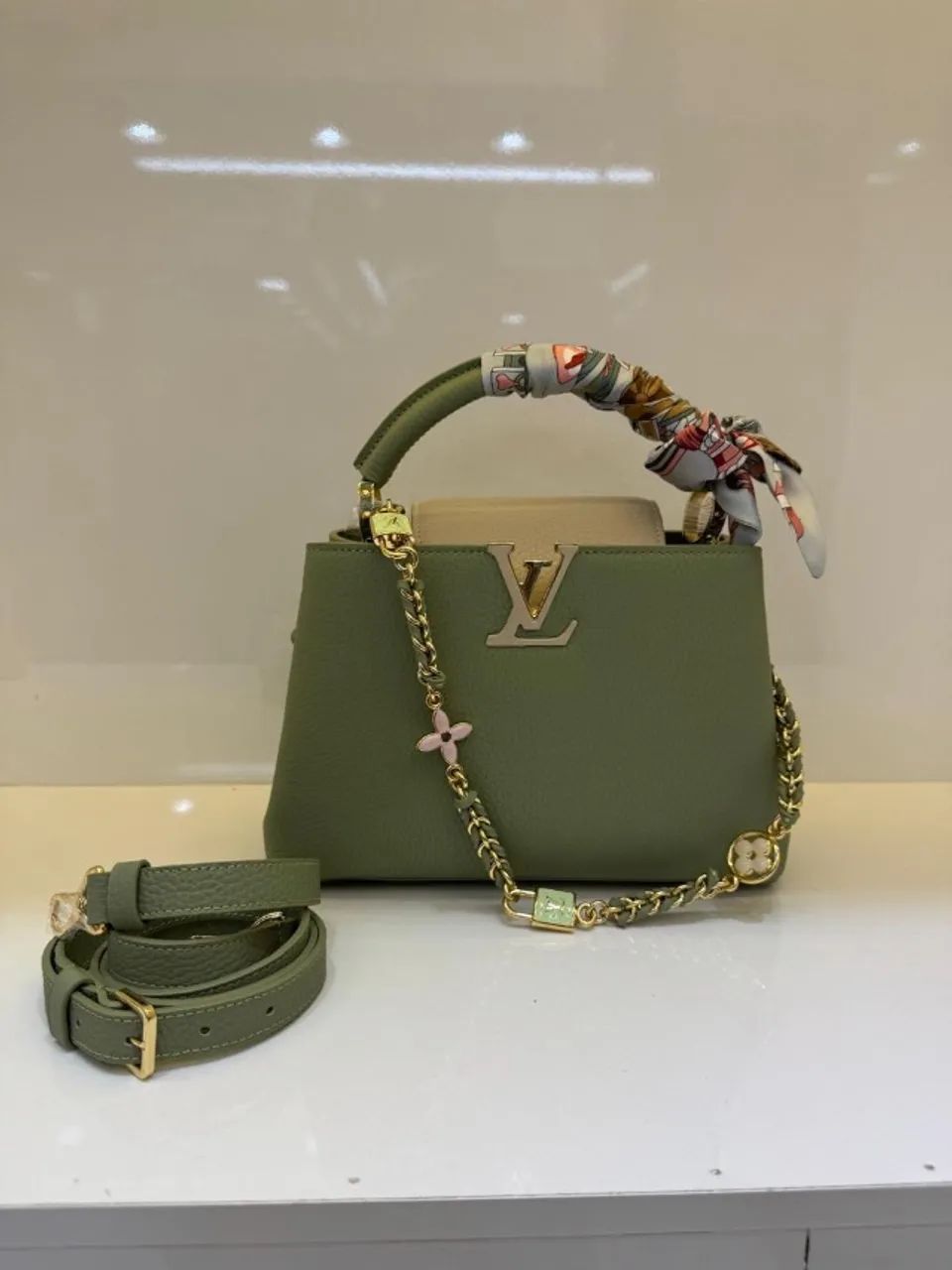 Bolsa Capucines BB Louis Vuitton 