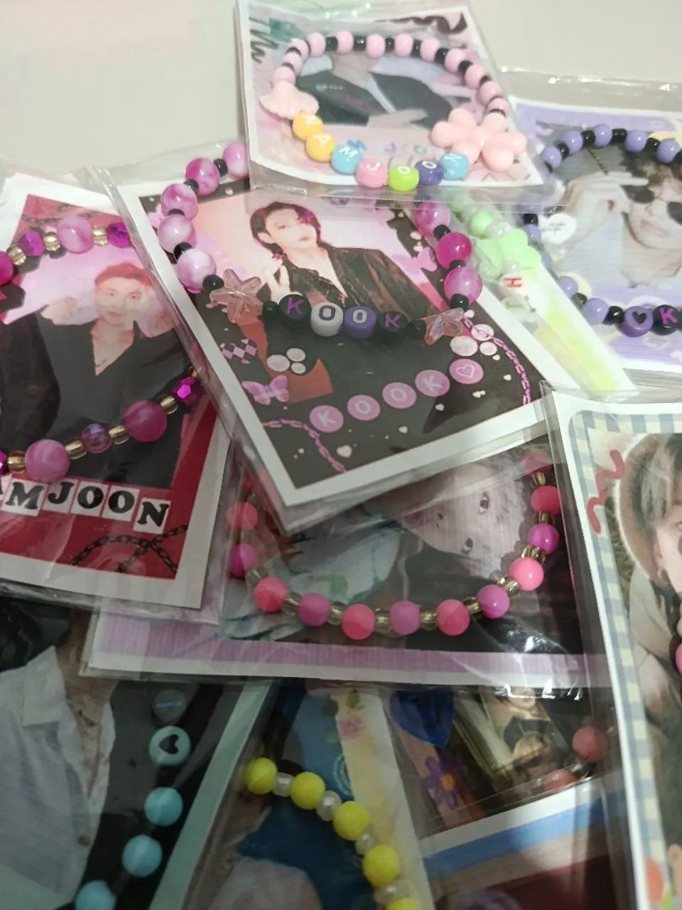 Kit de pulseiras de miçangas do BTS 20 UNIDADES - Foto 5