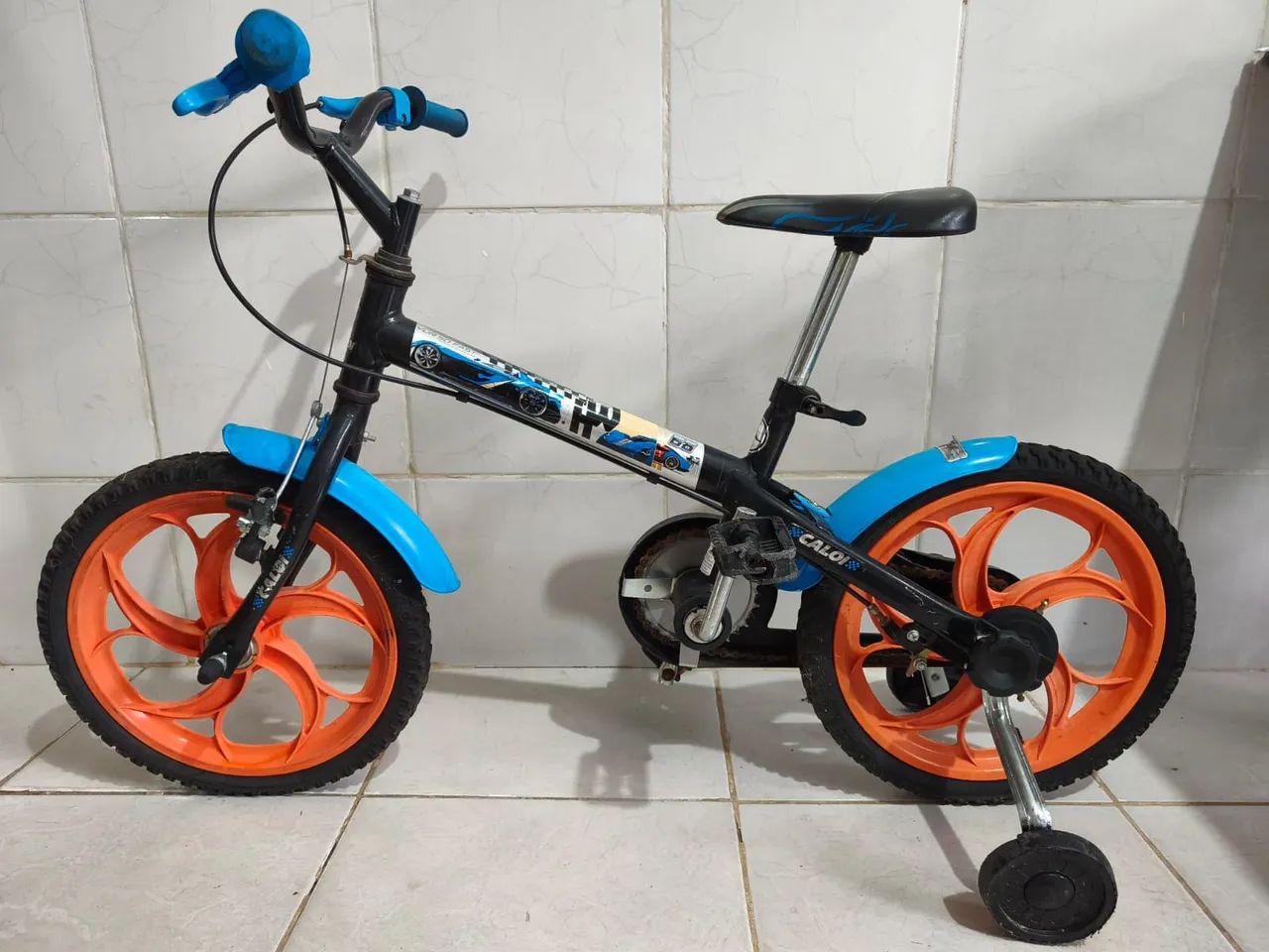Bicicleta infantil Hotwheels aro 16 