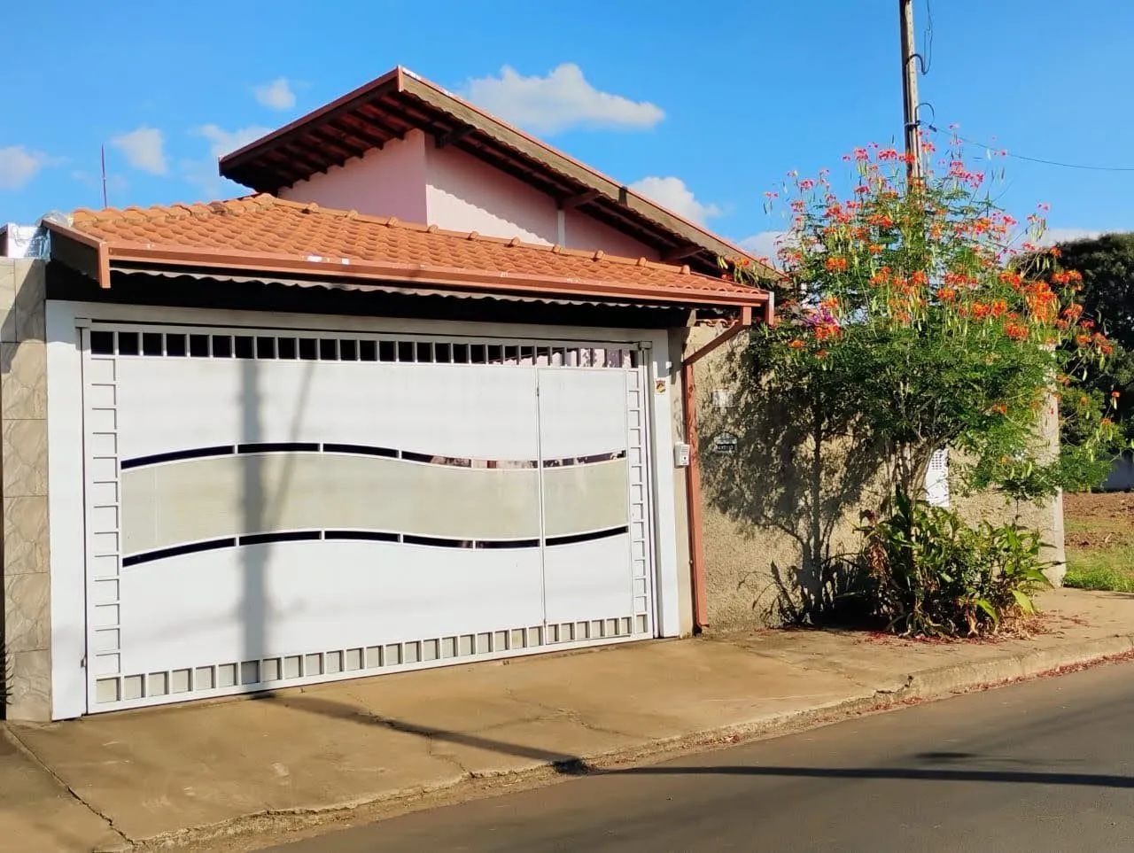 Linda casa com pomar , próximo a cachoeira de emas, Pirassununga SP 
