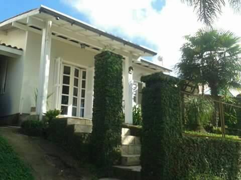 Linda casa em área nobre de Montenegro!! - Foto 2