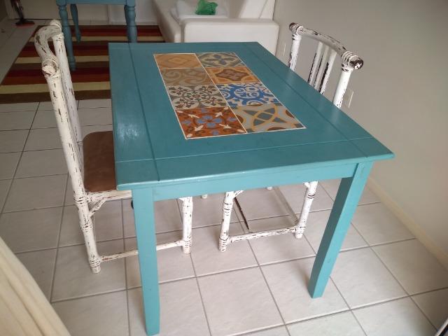 Mesa mosaico + 2 cadeiras