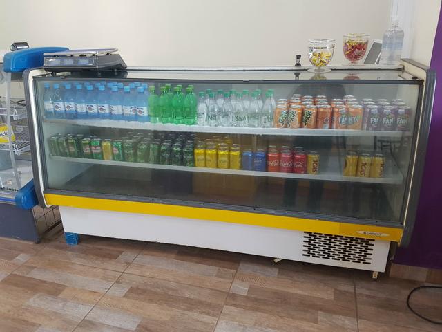 Expositor de bebidas e frios. 2mts