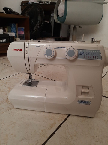 Máquina de costura JANOME 2008P + Acesssorios Originais