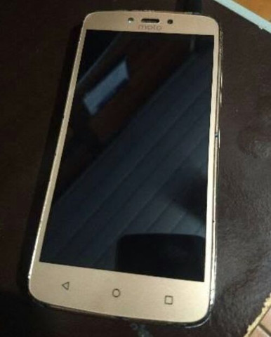 Moto C plus dourado 16 GB semi novo - Foto 4