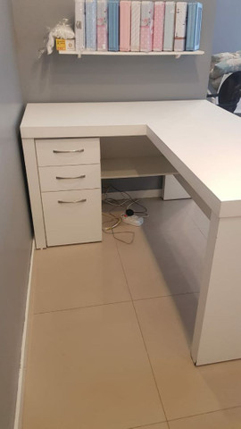 Mesa de escritório em L