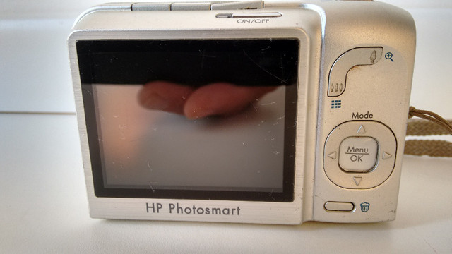 Máquina fotográfica digital, marca HP, modelo Photosmart M627. Resolução de 7,0 MP - Foto 3