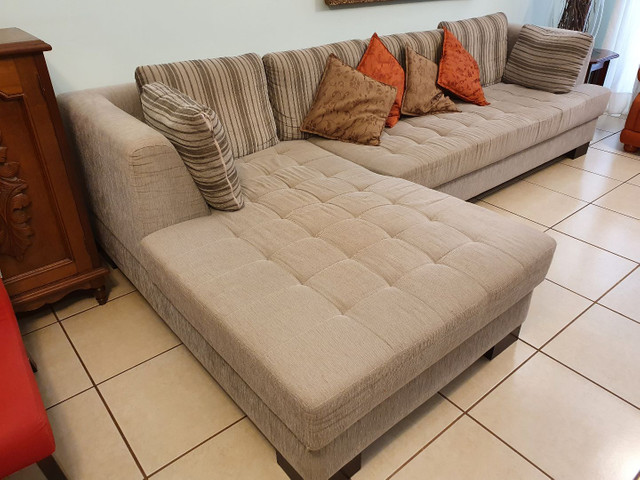 Sofá 4 lugares com Chaise esquerdo.