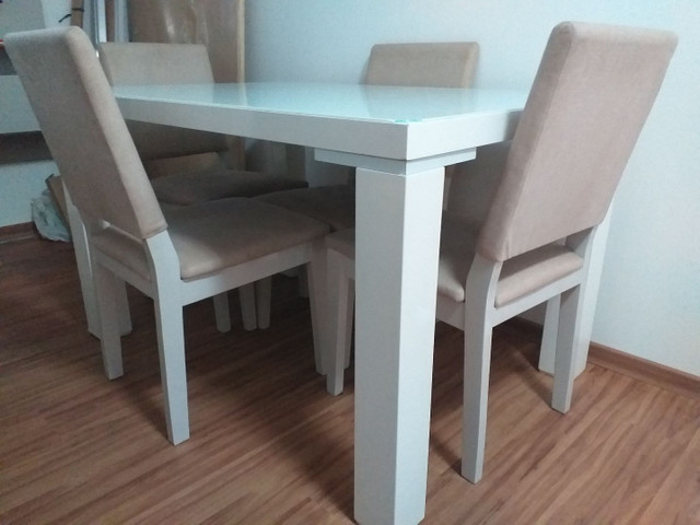 Mesa branca com vidro e 4 cadeiras - Foto 5