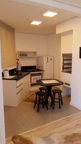 Loft Novo! Mobiliado! Duas quadras da Universidade Católica!