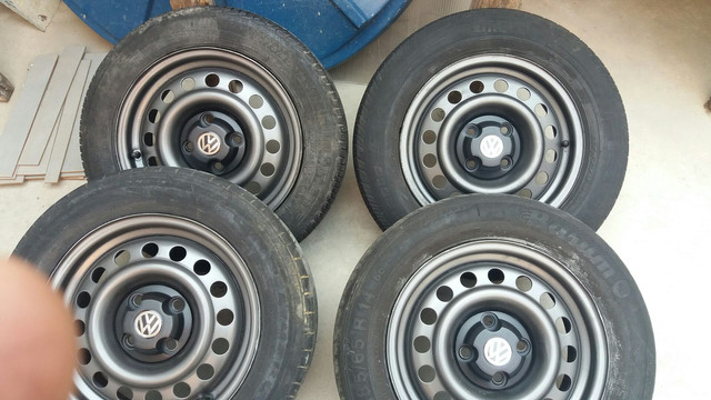 Coquinho aro 14 volks com calotas/ gm pneus rodam bem ainda - Foto 6