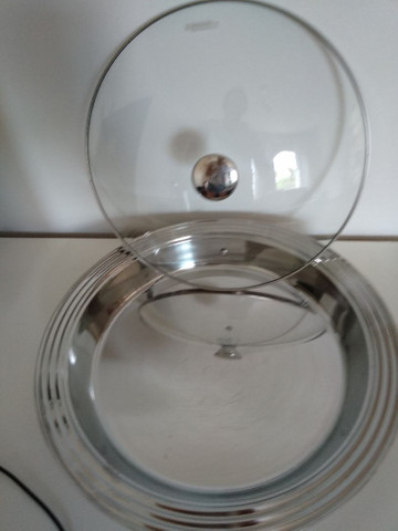 Travessa funda Tramontina inox com tampa de vidro - Foto 2