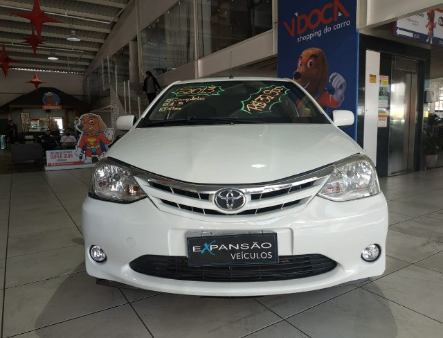 Toyota Etios Sedã XLS - 2013