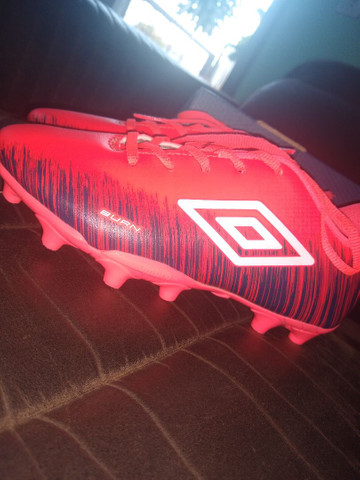 Vendo chuteira da umbro por 80$