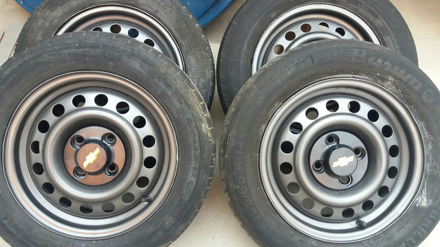 Coquinho aro 14 volks com calotas/ gm pneus rodam bem ainda