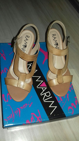 Sandália tamanho 35 - Foto 4