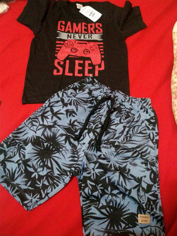 Lote de roupa infantil