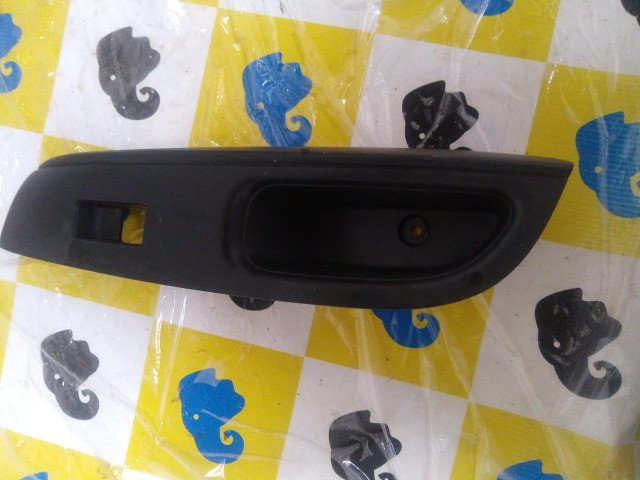 Moldura Botão Porta Traseira Direita Nissan Versa