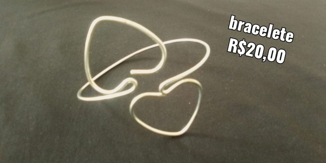 Braceletes,brincos e tiara de cabelo 