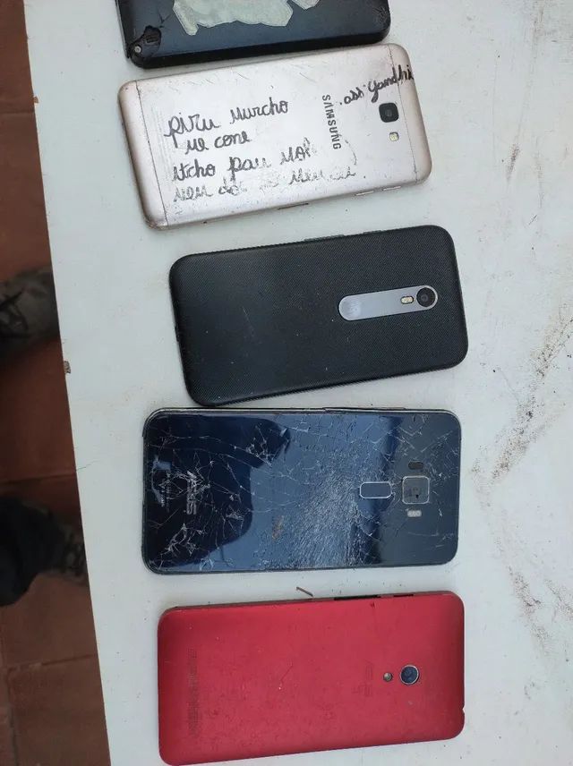 Celular pra retirar peças.
