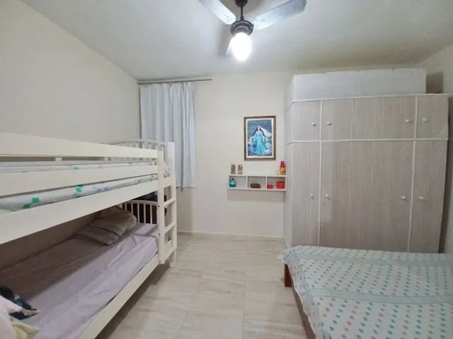 Apartamento Mobiliado com 1 Dormitório e Garagem na Vila Tupi, Apenas 100 Metros da Praia