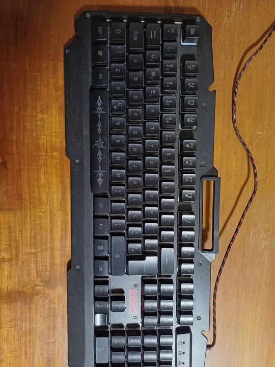 Teclado semimecanico com led funcionando muito bem