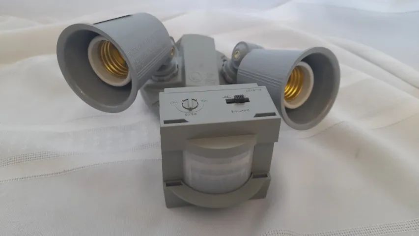 sensor de presença.  Detecta movimento a  315 m distancia no ângulo de 110°.  - Foto 3