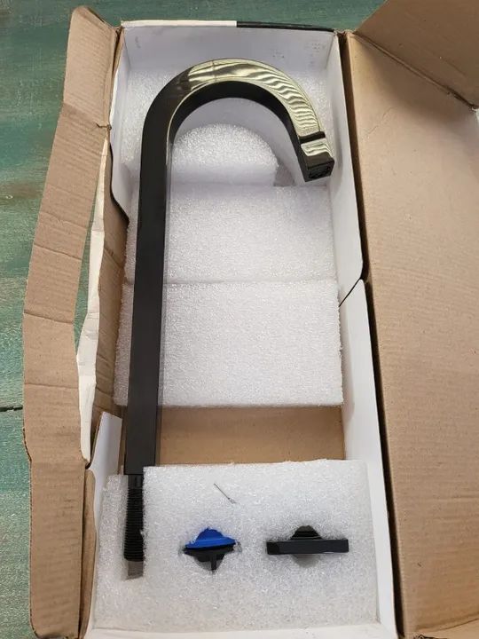 TORNEIRA BICA ALTA TUBE BLACK NOIR