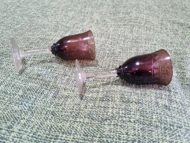 Par de cálices de licor na cor vinho de vidro com entalhes - Foto 4