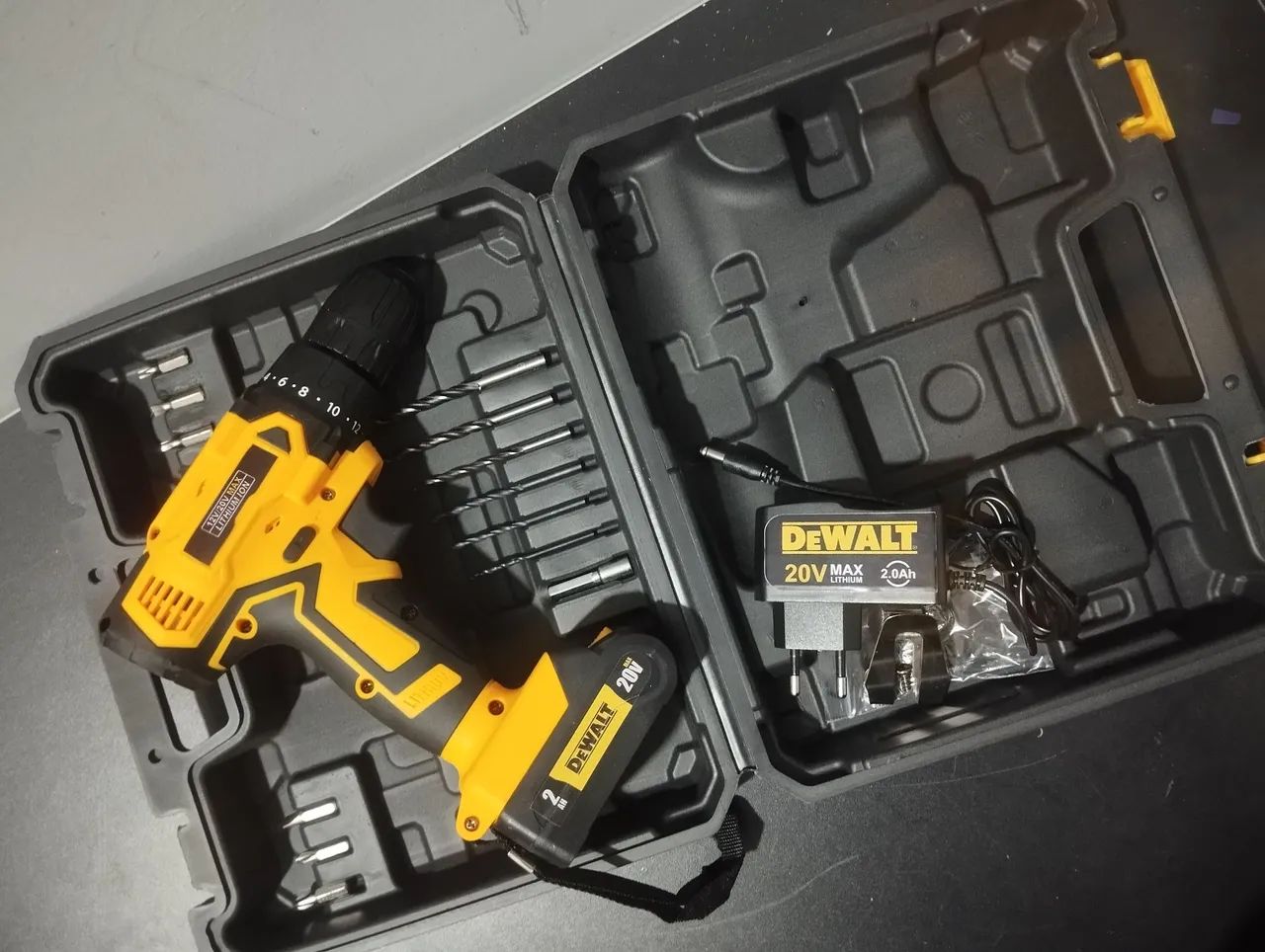 Parafusadeira/Furadeira Dewalt 20V - Foto 4