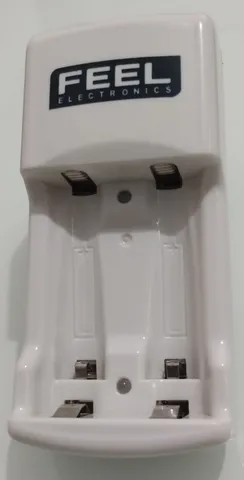 Carregador de Pilha Feel AA/AAA