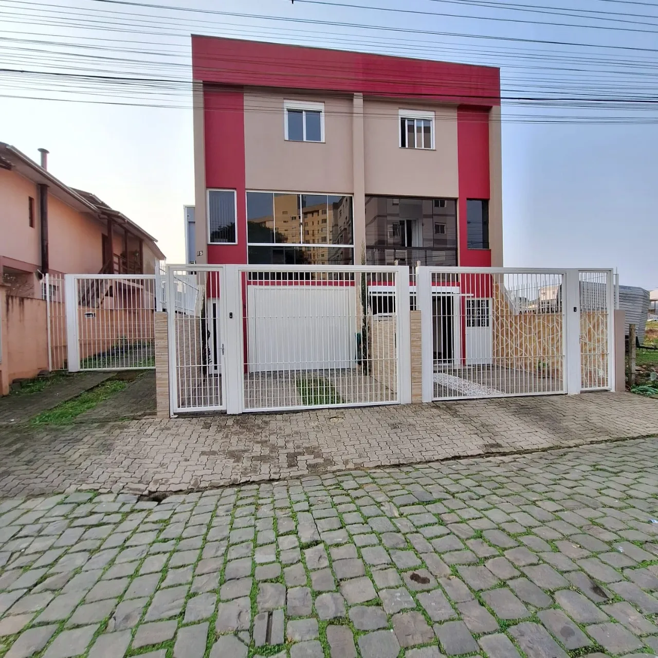 Venda de sobrado semimobiliado em Caxias do Sul, bairro Morada Dos Alpes