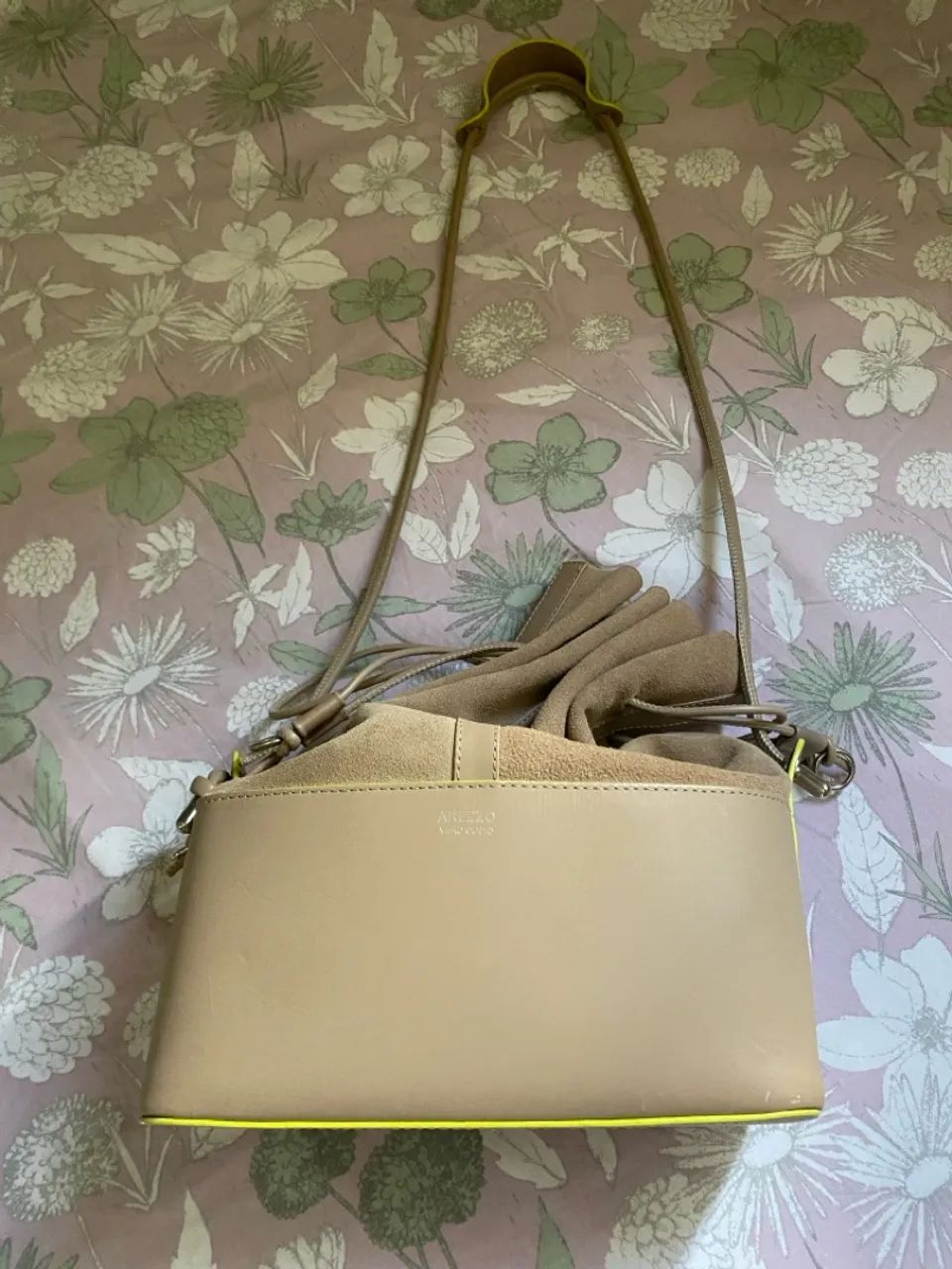 Bolsa Arezzo Bege de Couro - Foto 3
