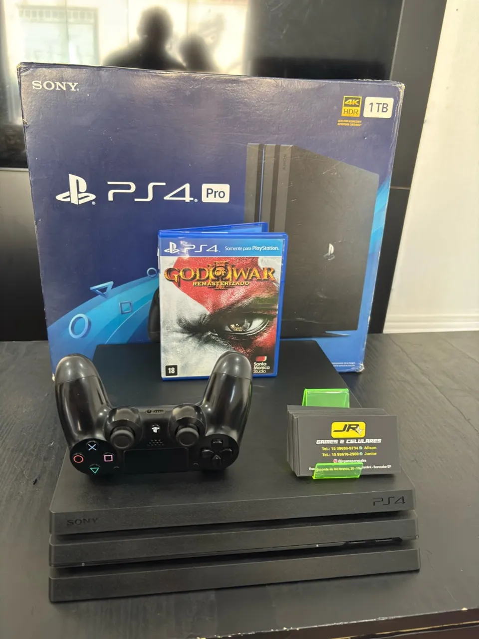 Playstation 4 pro 1TB de armazenamento + jogo brinde