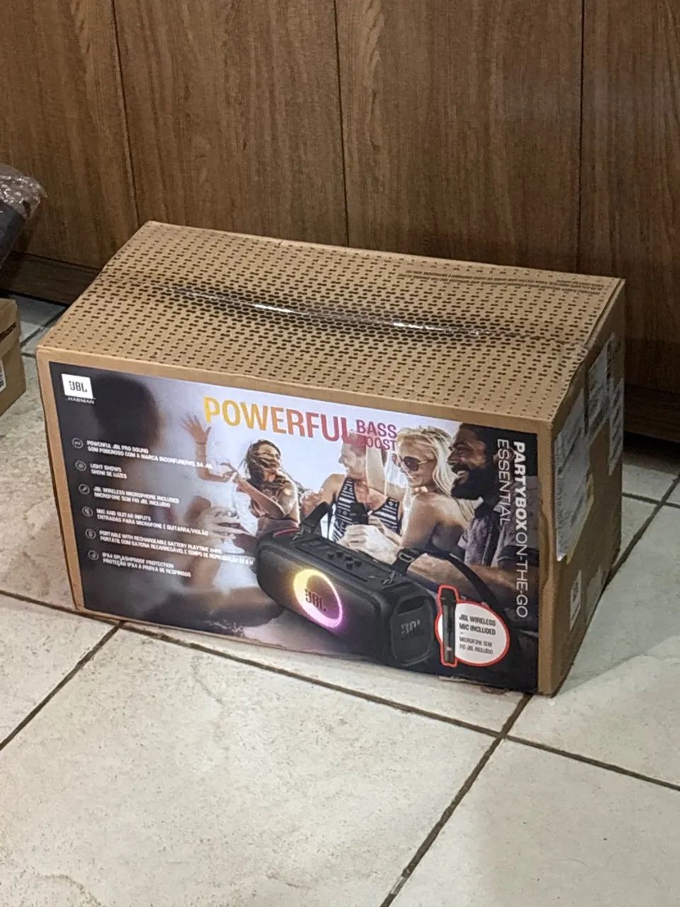 JBL PartyBox On the Go com microfone - Foto 4